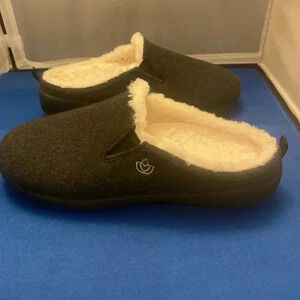 PENCO DUNDEE WOOL WOMEN’S BLACK SLIP-ON SLIPPERS NWT size 6

NWT